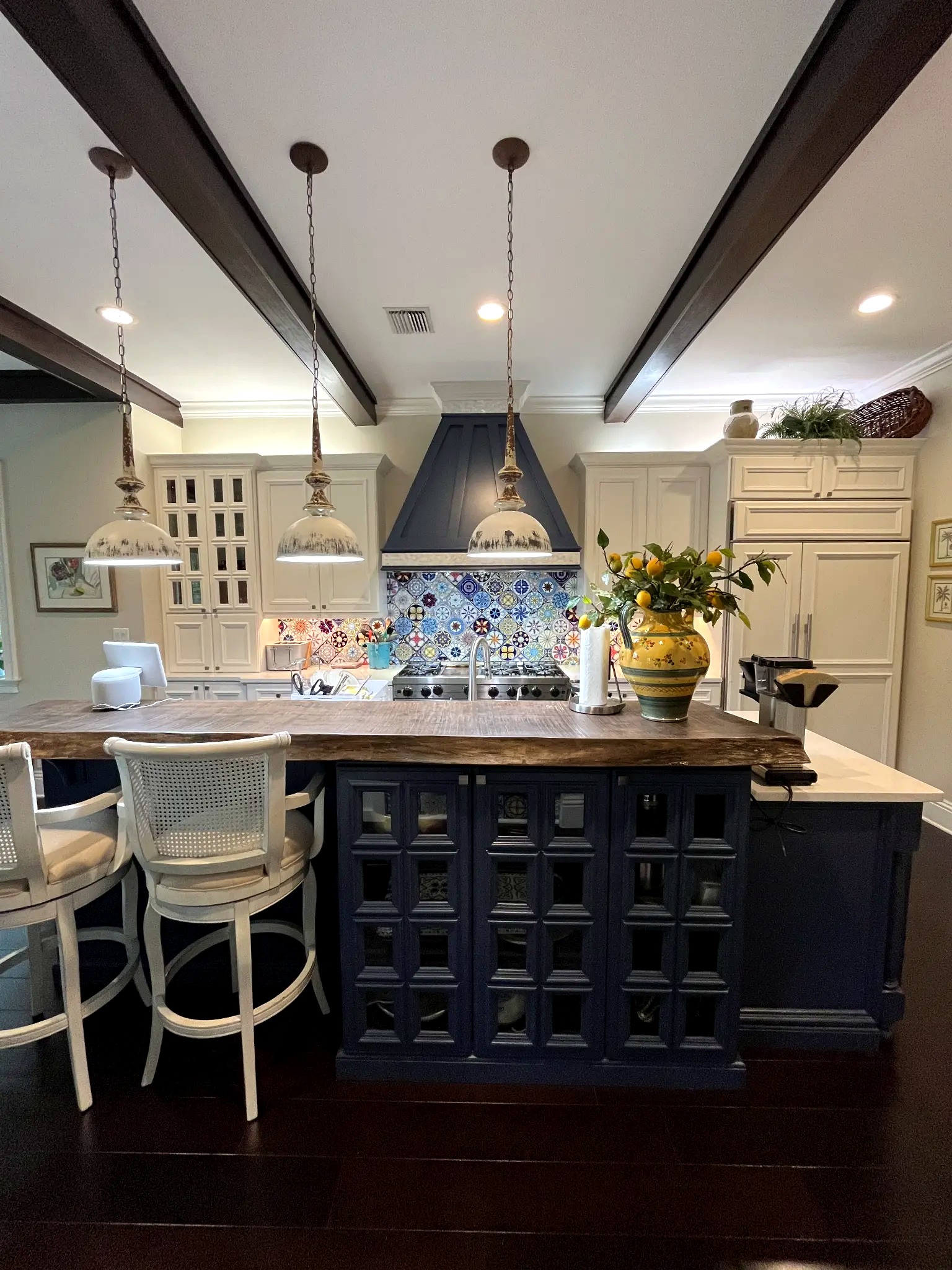 Tampa Bay cabinet refinishing — Indigo Baltic and white kitchen with island seating
