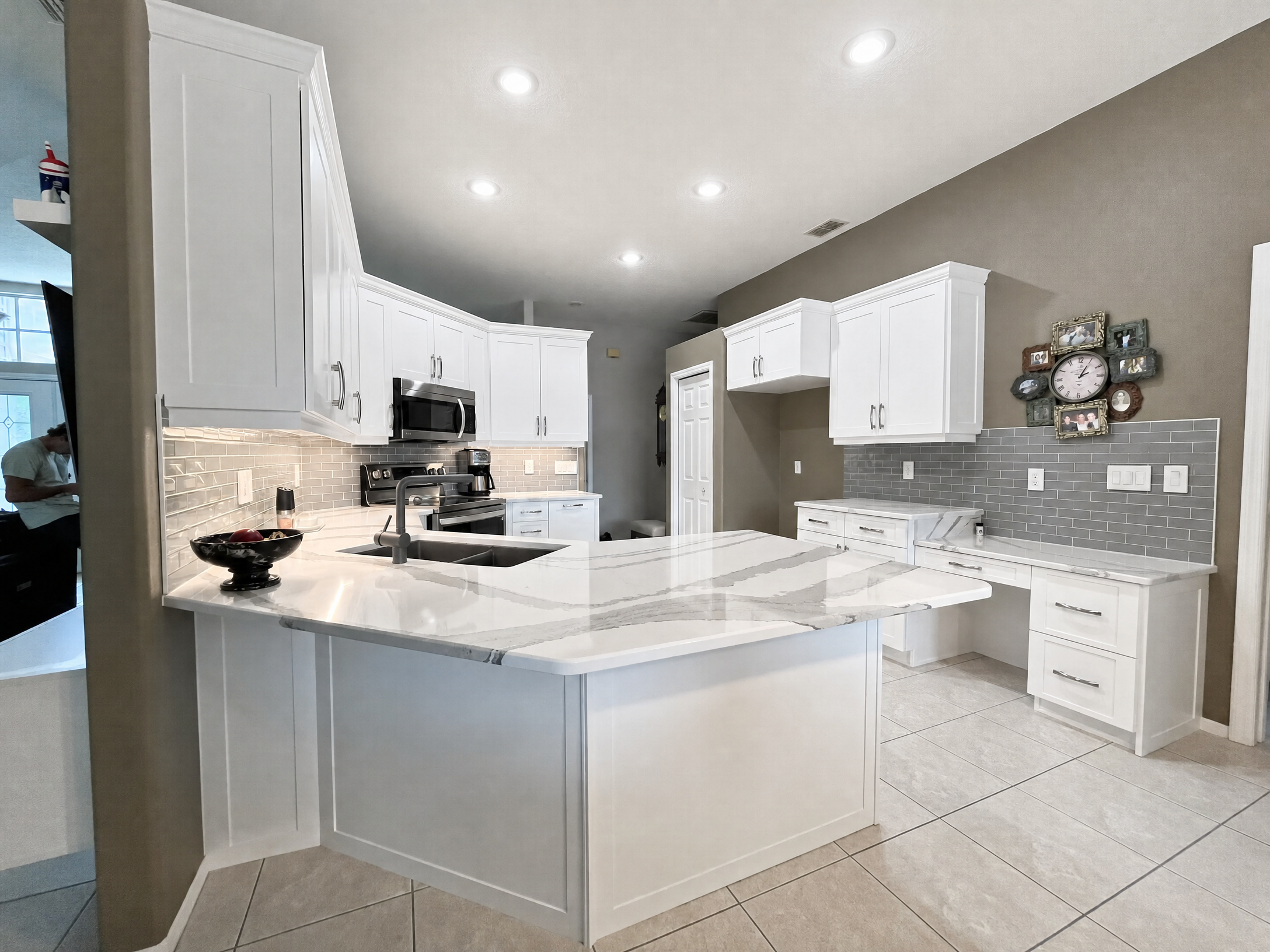 Tampa Bay cabinet refacing — white shaker cabinet refacing kitchen with updated doors, hardware, and finishes