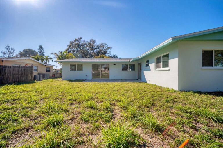Exterior Paint Colors That Boost Curb Appeal and Home Value in Florida