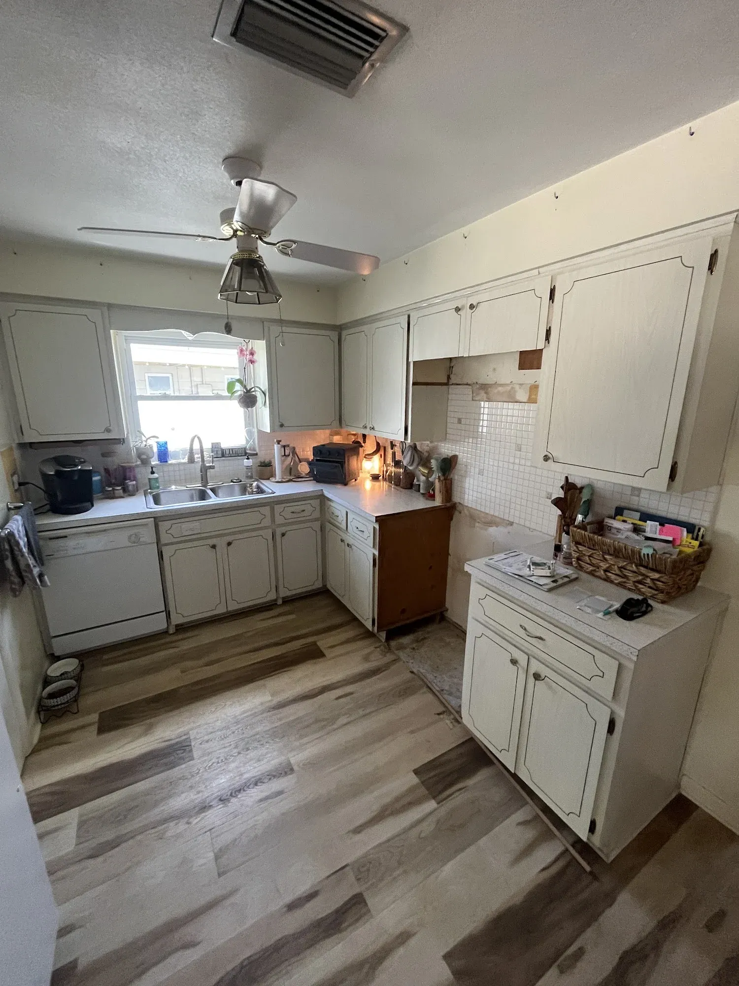 Kitchen before the remodel, Tampa Bay